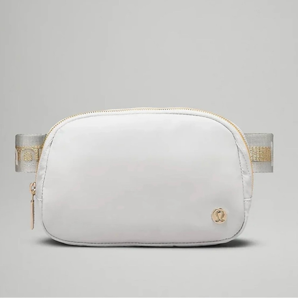 Lululemon Everywhere Belt Bag 1L Wordmark in Vapor/Gold/White, NWT